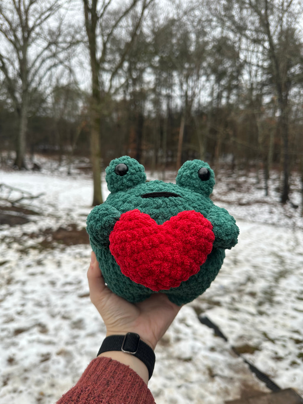 Dark green love frog